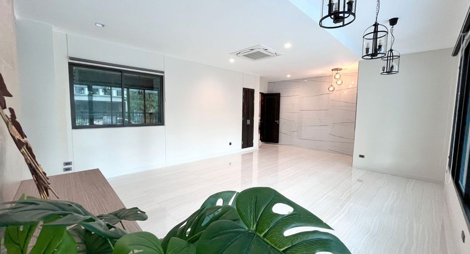 For sale 4 bedrooms house in Prawet, Bangkok