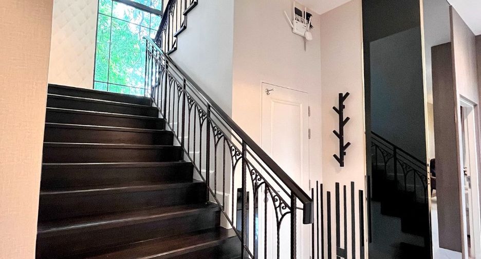 For sale 4 bedrooms house in Prawet, Bangkok