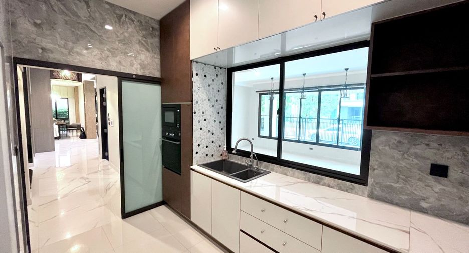 For sale 4 bedrooms house in Prawet, Bangkok