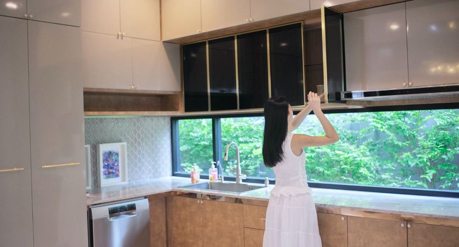 For sale 4 bedrooms house in Prawet, Bangkok