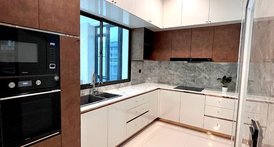 For sale 4 bedrooms house in Prawet, Bangkok