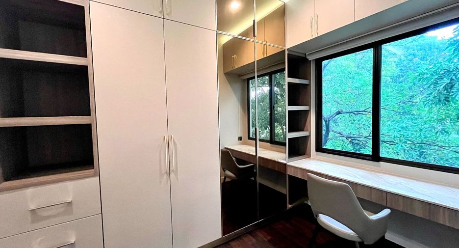 For sale 4 bedrooms house in Prawet, Bangkok