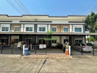 For sale 4 Beds townhouse in Lam Luk Ka, Pathum Thani