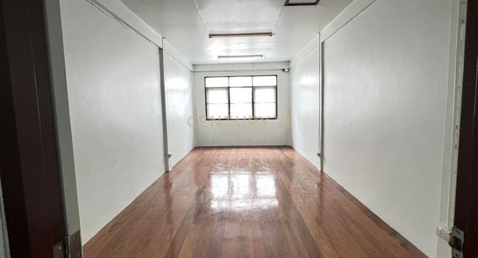 For sale 2 bed townhouse in Sathon, Bangkok