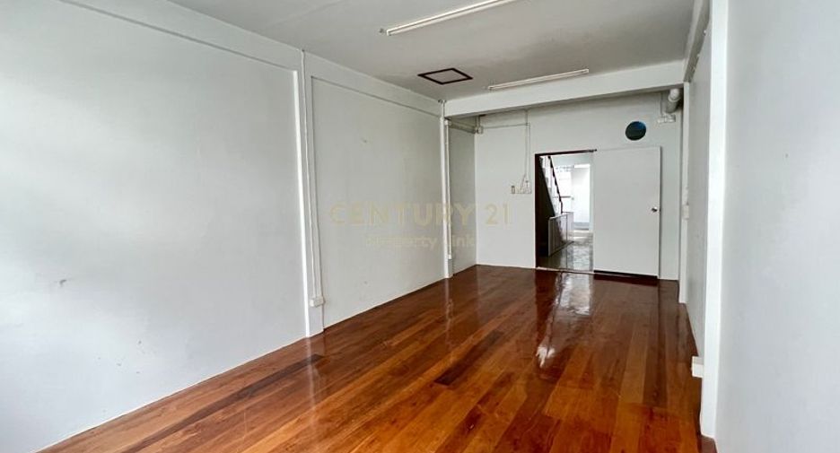 For sale 2 bed townhouse in Sathon, Bangkok