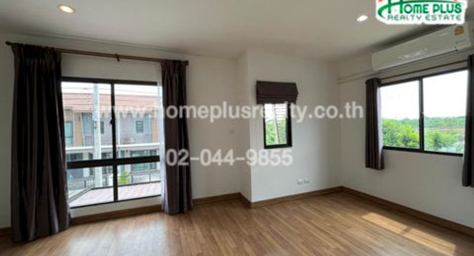 À vendre 3 chambres maison de ville à Bang Sao Thong, Samut Prakan