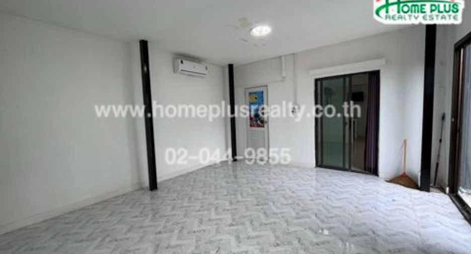 À vendre 3 chambres maison de ville à Bang Sao Thong, Samut Prakan