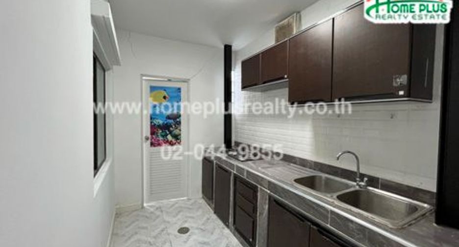 À vendre 3 chambres maison de ville à Bang Sao Thong, Samut Prakan
