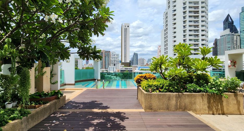 For rent and for sale 1 bed condo in Watthana, Bangkok
