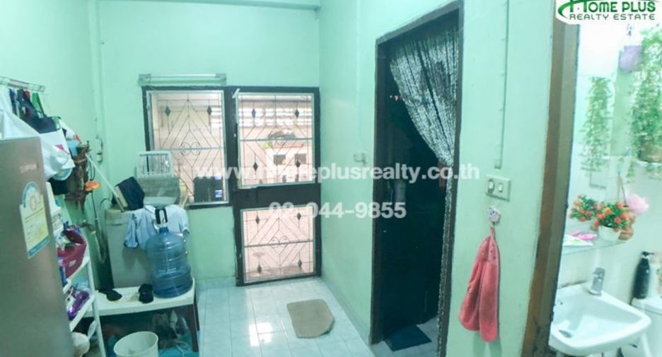 À vendre 2 chambres maison de ville à Lam Luk Ka, Pathum Thani