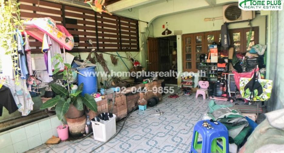 À vendre 2 chambres maison de ville à Lam Luk Ka, Pathum Thani