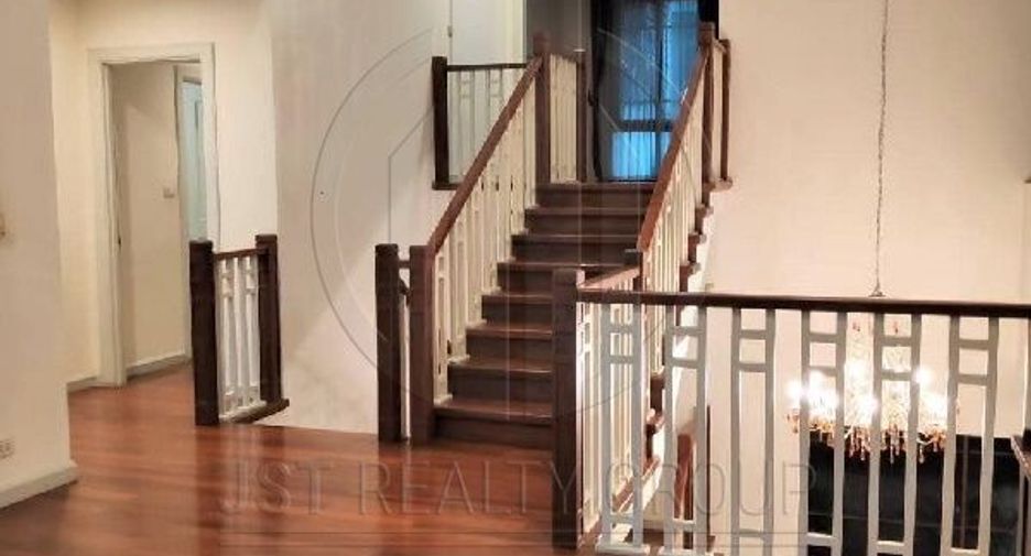 For rent 4 bedrooms house in Watthana, Bangkok