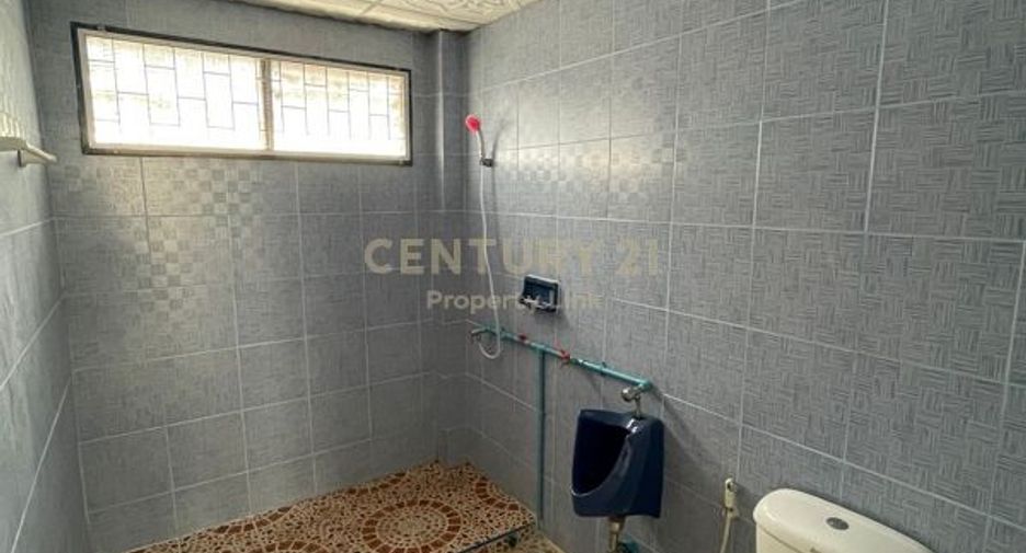 For rent 3 bedrooms retail Space in Phra Khanong, Bangkok