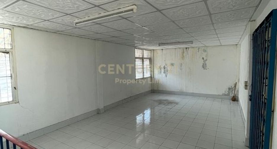 For rent 3 bedrooms retail Space in Phra Khanong, Bangkok