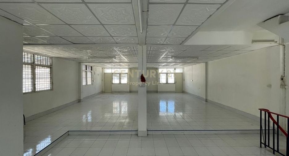 For rent 3 bedrooms retail Space in Phra Khanong, Bangkok