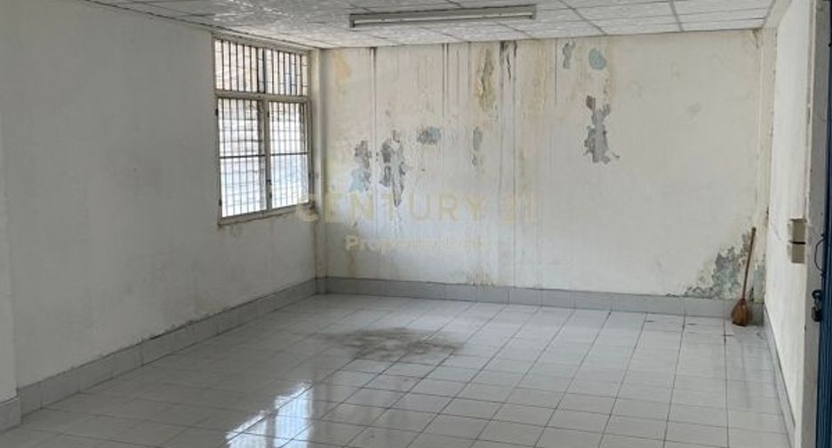 For rent 3 bedrooms retail Space in Phra Khanong, Bangkok