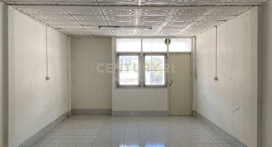 For rent 3 bedrooms retail Space in Phra Khanong, Bangkok