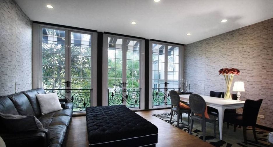 For sale 4 bedrooms house in Bang Kapi, Bangkok