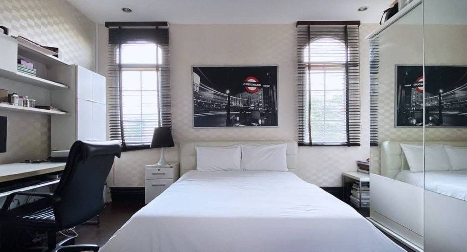 For sale 4 bedrooms house in Bang Kapi, Bangkok