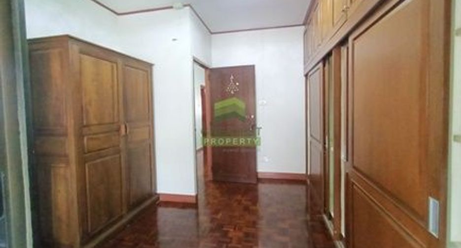 For sale 4 bedrooms townhouse in Sai Mai, Bangkok