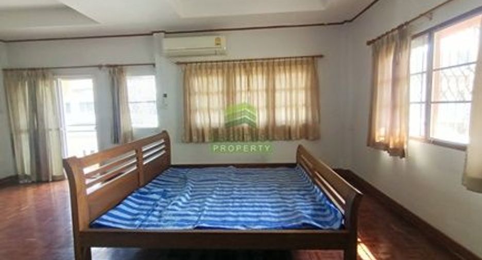 For sale 4 bedrooms townhouse in Sai Mai, Bangkok