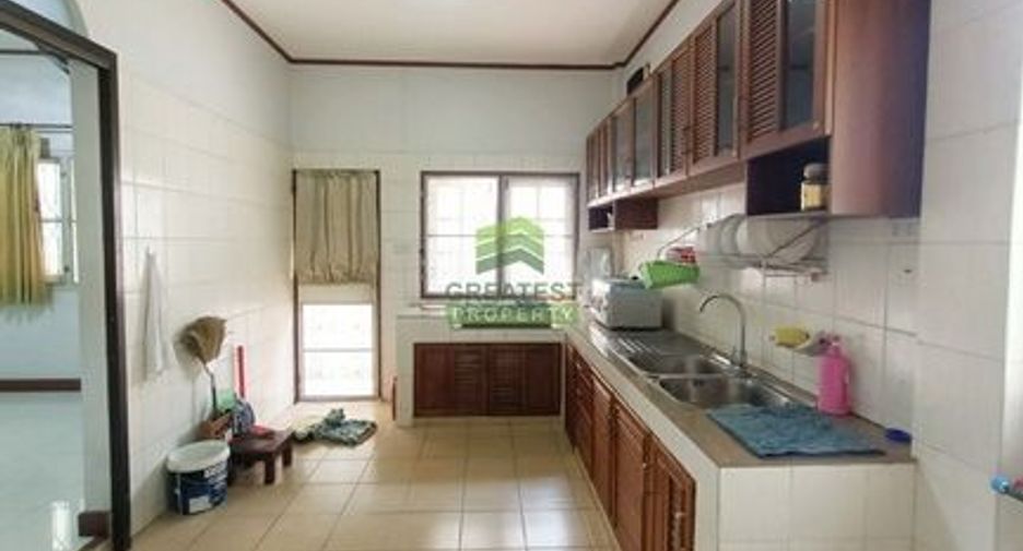For sale 4 bedrooms townhouse in Sai Mai, Bangkok