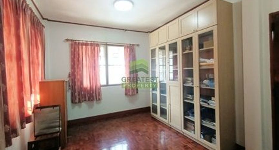 For sale 4 bedrooms townhouse in Sai Mai, Bangkok