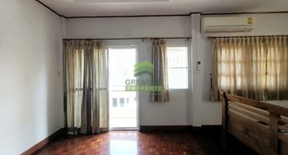 For sale 4 bedrooms townhouse in Sai Mai, Bangkok