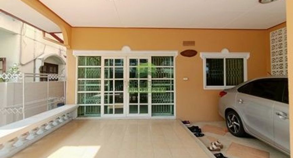 For sale 4 bedrooms townhouse in Sai Mai, Bangkok