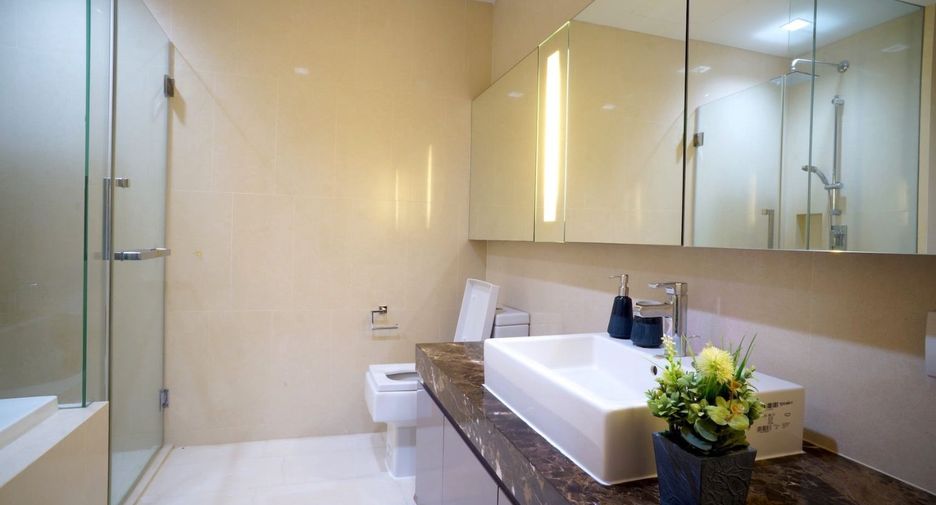 For rent 2 bedrooms condo in Khlong Toei, Bangkok