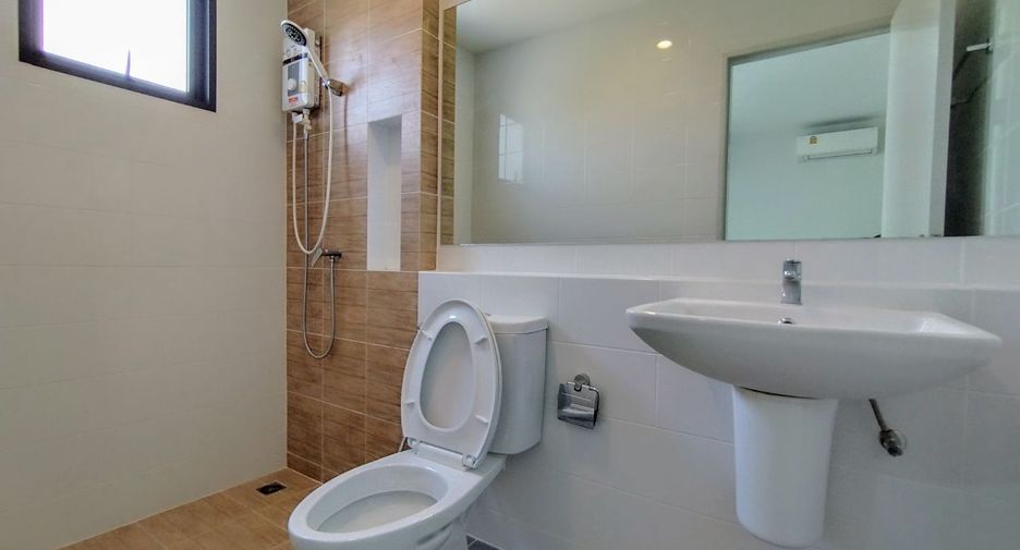 For rent 3 bed townhouse in Bang Phli, Samut Prakan