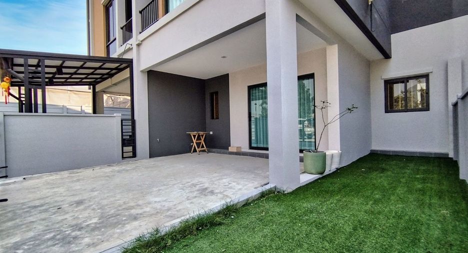 For rent 3 bed townhouse in Bang Phli, Samut Prakan