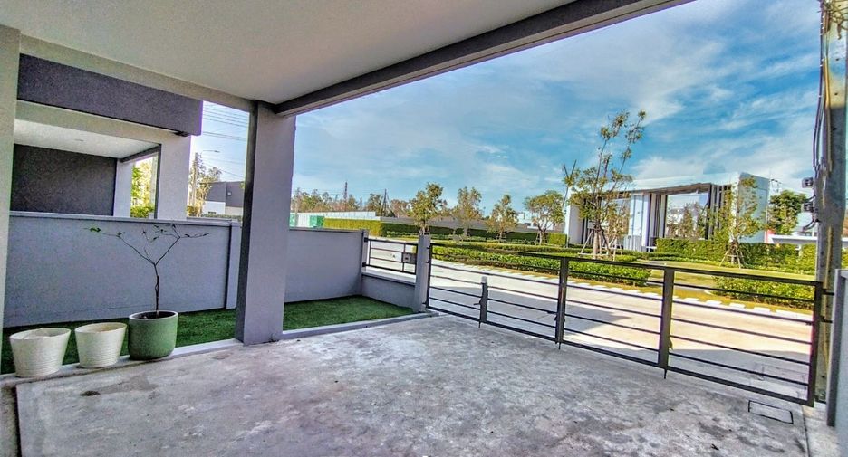 For rent 3 bed townhouse in Bang Phli, Samut Prakan