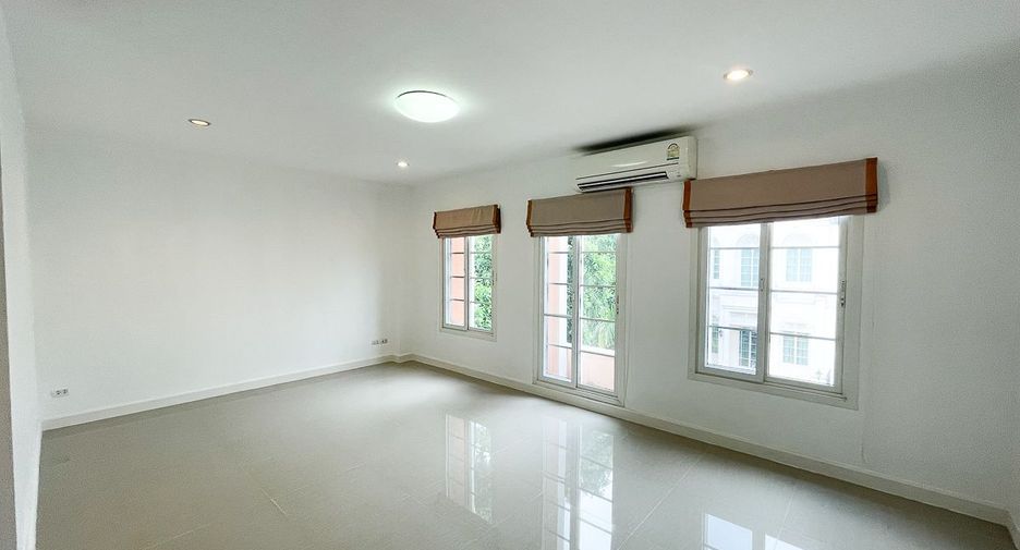 For rent 4 bedrooms townhouse in Phasi Charoen, Bangkok
