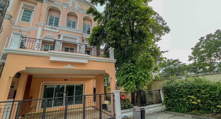 For rent 4 bedrooms townhouse in Phasi Charoen, Bangkok