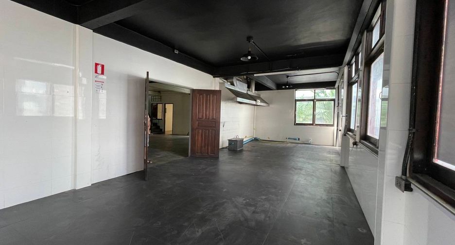 For sale retail Space in Khlong Toei, Bangkok