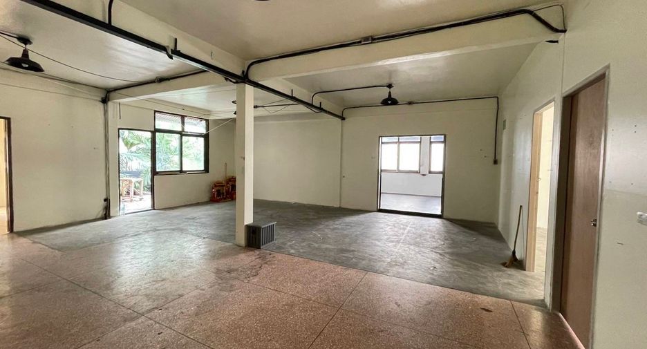 For sale retail Space in Khlong Toei, Bangkok