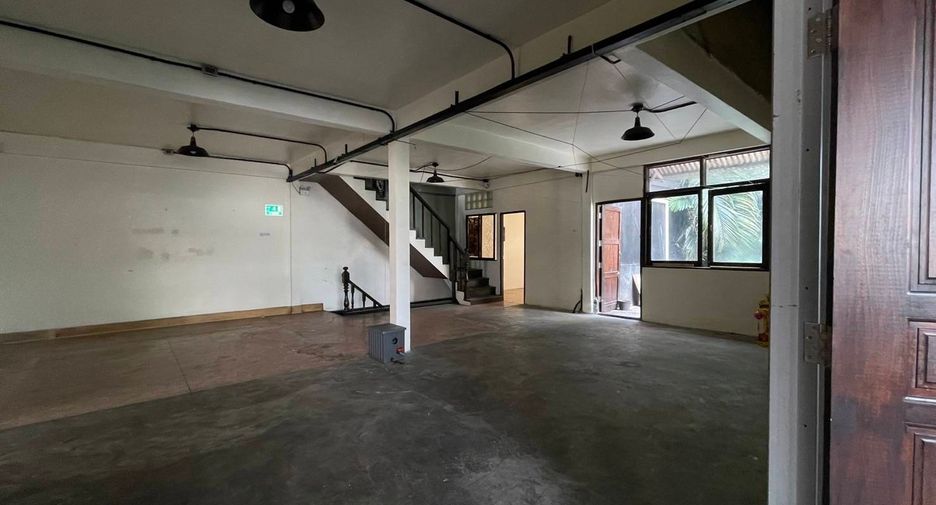For sale retail Space in Khlong Toei, Bangkok