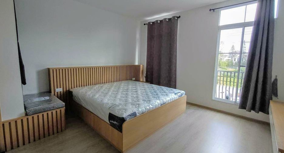 For rent 3 bedrooms townhouse in Prawet, Bangkok