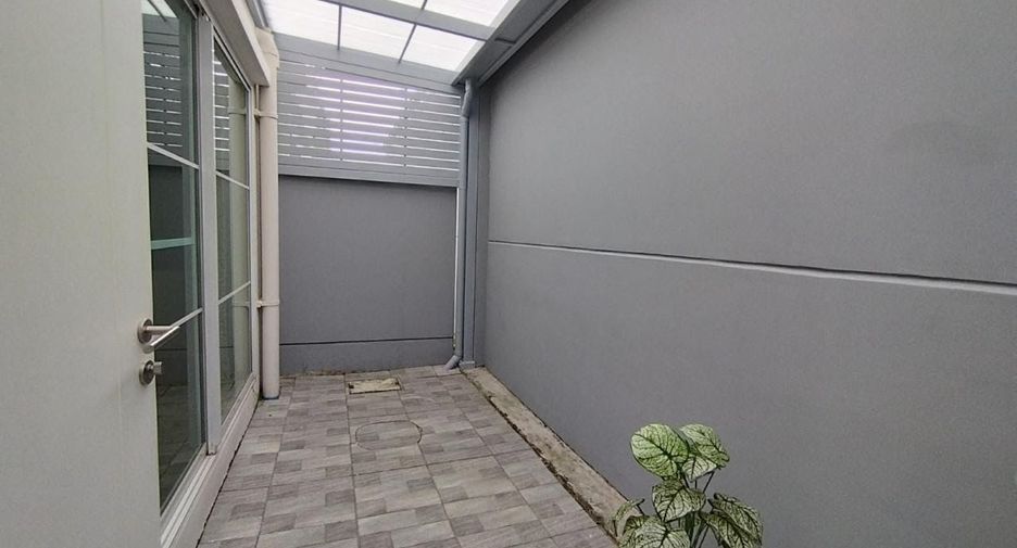 For rent 3 bedrooms townhouse in Prawet, Bangkok