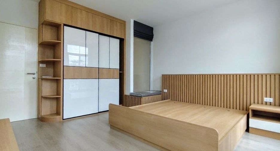 For rent 3 bedrooms townhouse in Prawet, Bangkok