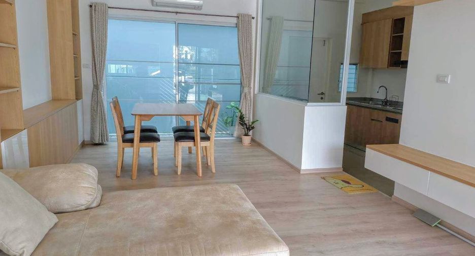For rent 3 bedrooms townhouse in Prawet, Bangkok