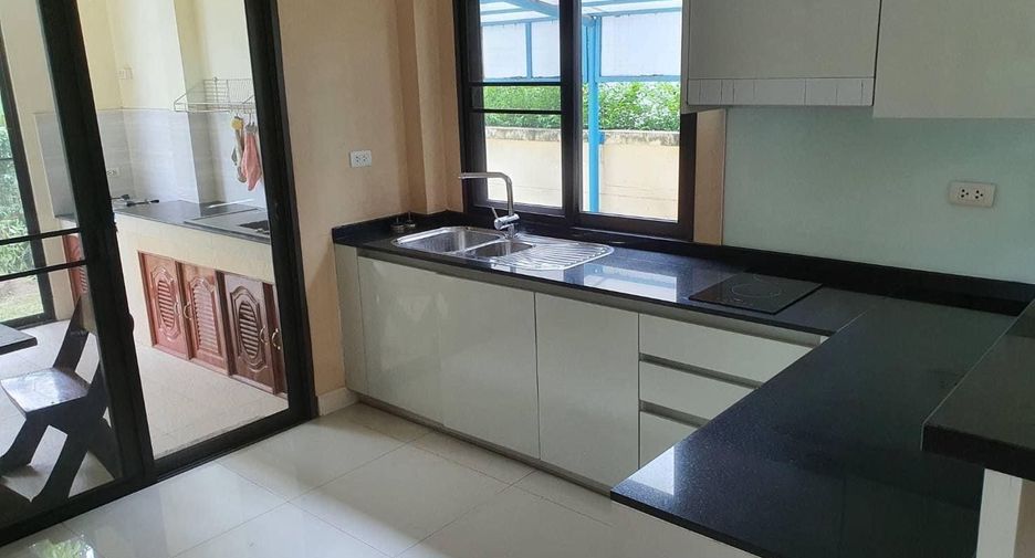 For rent 5 Beds house in Mueang Nonthaburi, Nonthaburi