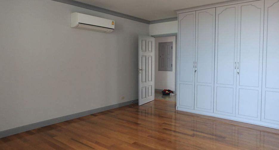 Condo en alquiler de 3 habitaciones en Khlong Toei, Bangkok