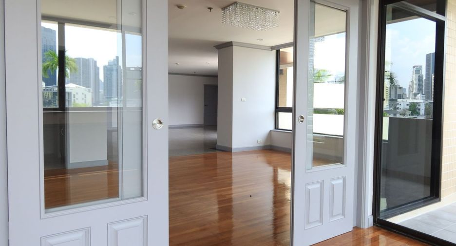 Condo en alquiler de 3 habitaciones en Khlong Toei, Bangkok