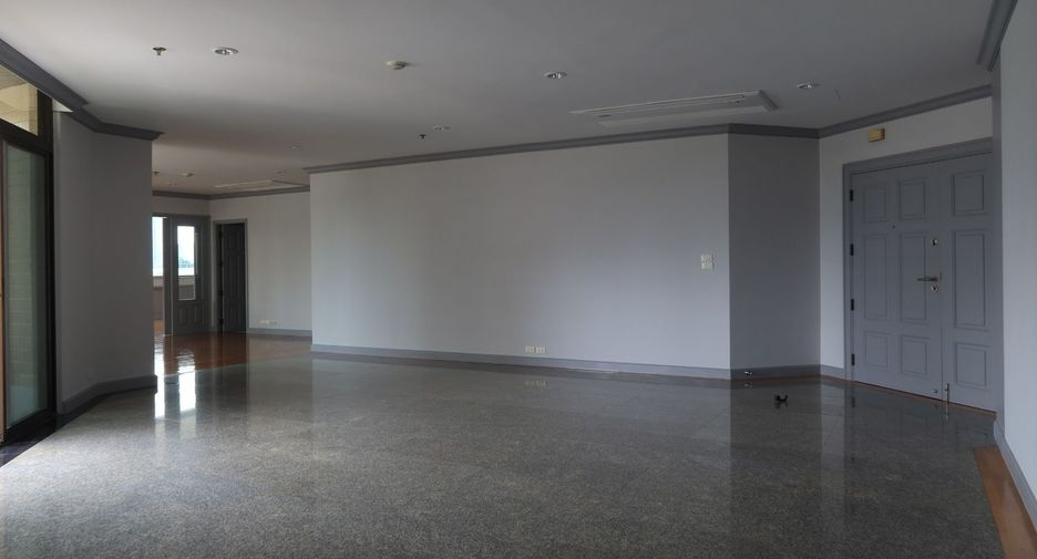 Condo en alquiler de 3 habitaciones en Khlong Toei, Bangkok