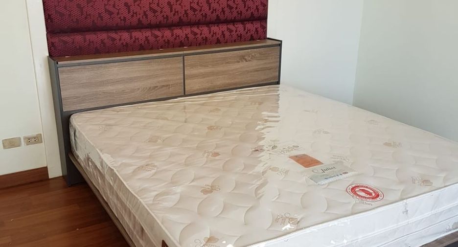 For sale 3 bedrooms condo in Watthana, Bangkok