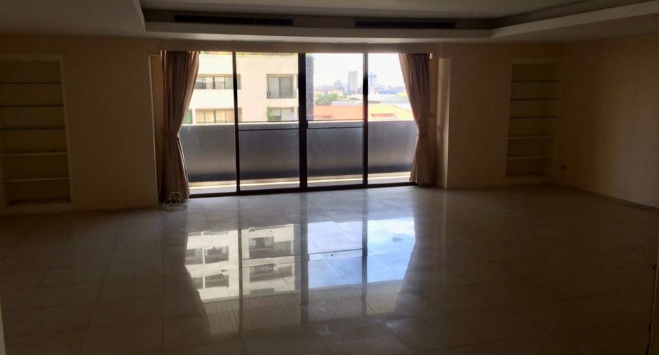 For sale 3 bedrooms condo in Watthana, Bangkok