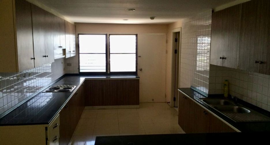 For sale 3 bedrooms condo in Watthana, Bangkok