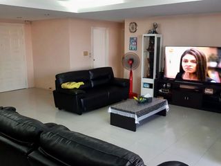 For sale 3 bedrooms condo in Watthana, Bangkok
